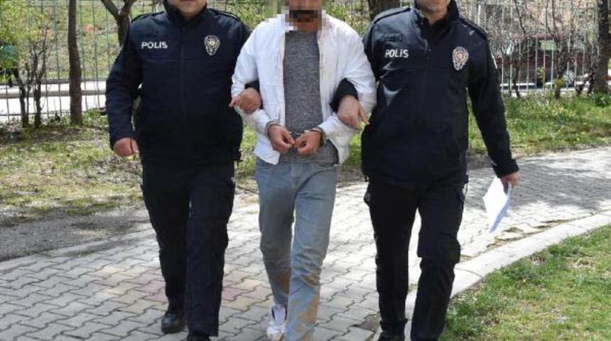 Kız çocuğuna cinsel içerikli mesaj gönderdi! Ailesi onu böyle yakaladı