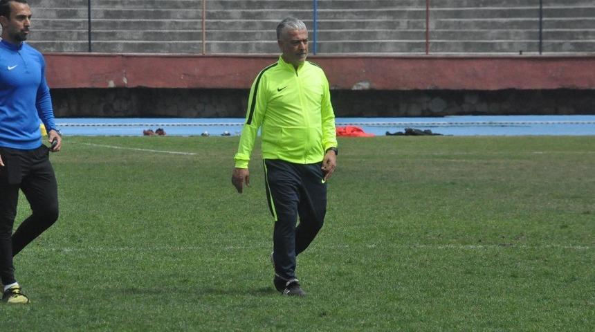 Zonguldak K&ouml;m&uuml;rspor&rsquo;un Teknik Direkt&ouml;r&uuml; Cahit Terzi;