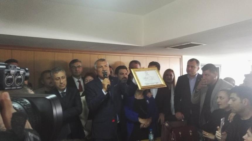 Zeydan Karalar mazbatasını aldı: "Hepimizin başarısı"