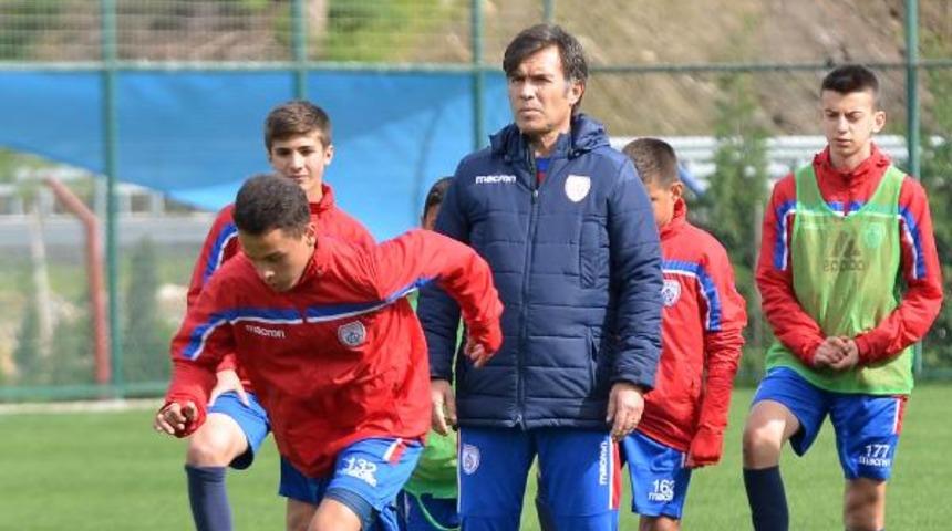 Feyyaz U&ccedil;ar g&ouml;n&uuml;ll&uuml; olarak Altınordu'da