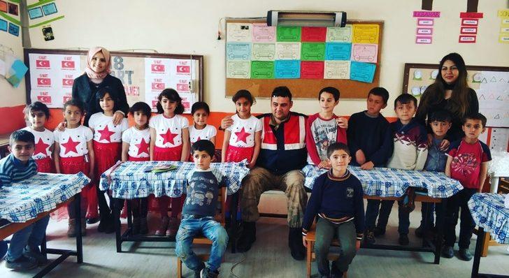 Jandarma ekipleri kapı kapı mutluluk dağıtıyor G5