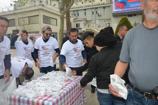 Beyaz çekirdeğe dikkat çekmek için ücretsiz çekirdek dağıttılar