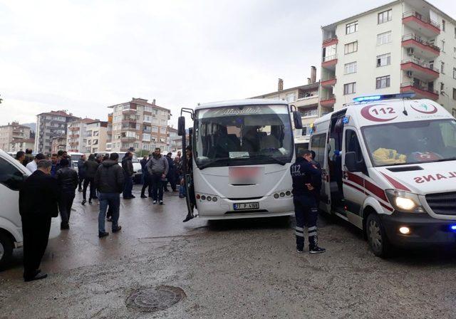 Kayganlaşan yolda otobüs midibüse çarpıştı: 3 yaralı