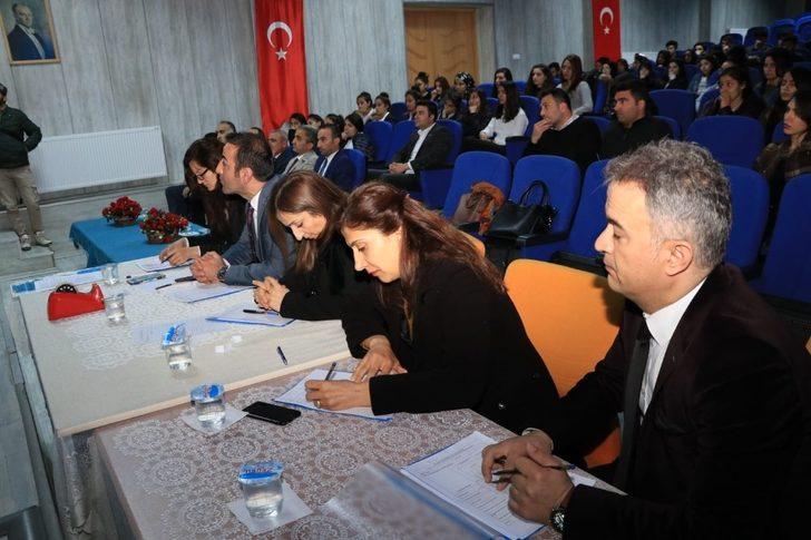 Hakkari’de “Fikirler Buluşuyor Gelecek Oluşuyor” münazara yarışması G4