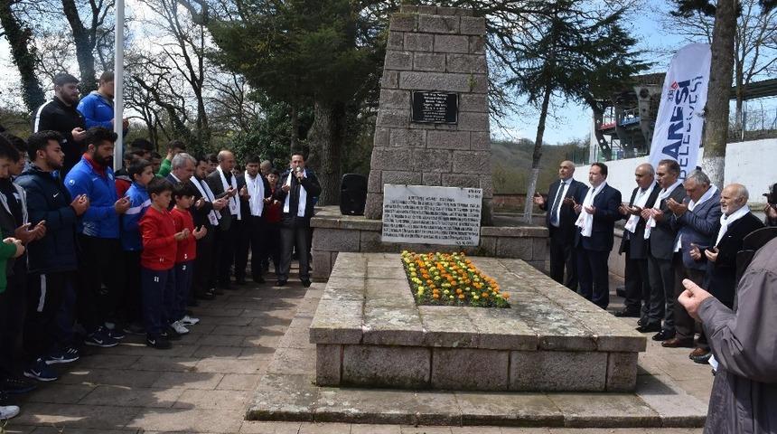 Kurtdereli Mehmet Pehlivan mezarı başında anıldı