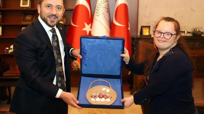 Özel insanlar, Belediye Başkanı Arı’yı ziyaret etti