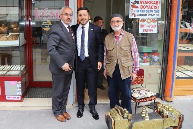 Belediye Başkanı Rasim Arı, esnaflara teşekkür ziyaretinde bulundu