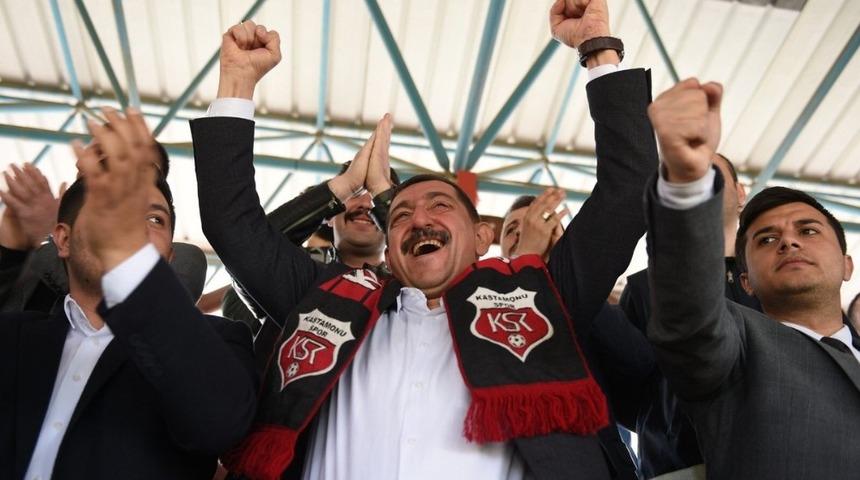 Başkan Vidinlioğlu ile Başkan Aydın, Kastamonuspor&rsquo;a destek oldu