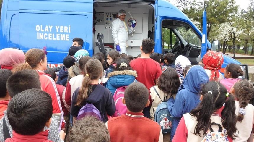 İlkokul &ouml;ğrencilerinden jandarmaya ziyaret