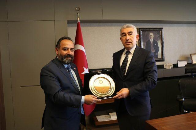 GBC Başkanı Kurt’tan Emniyet Müdürü Karaduman’a plaket