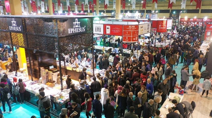 Kitap fuarında yazar yağmuru yaşanacak