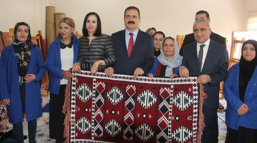 Vali Akbıyık: &ldquo;İlin en b&uuml;y&uuml;k problem işsizlik&rdquo;