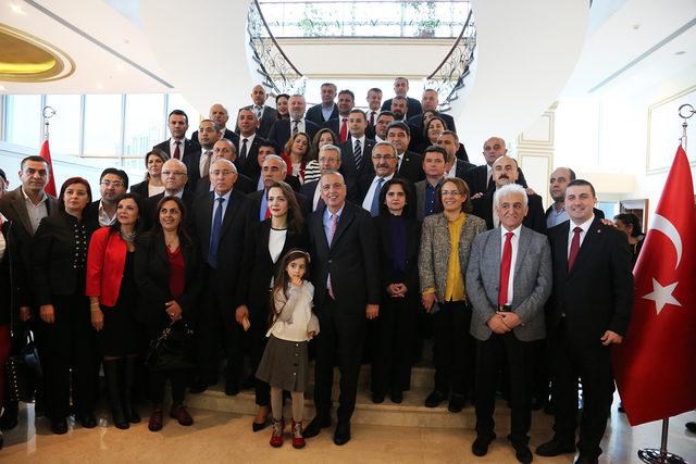 Ataşehir Belediye Başkanı Battal İlgezdi mazbatasını aldı