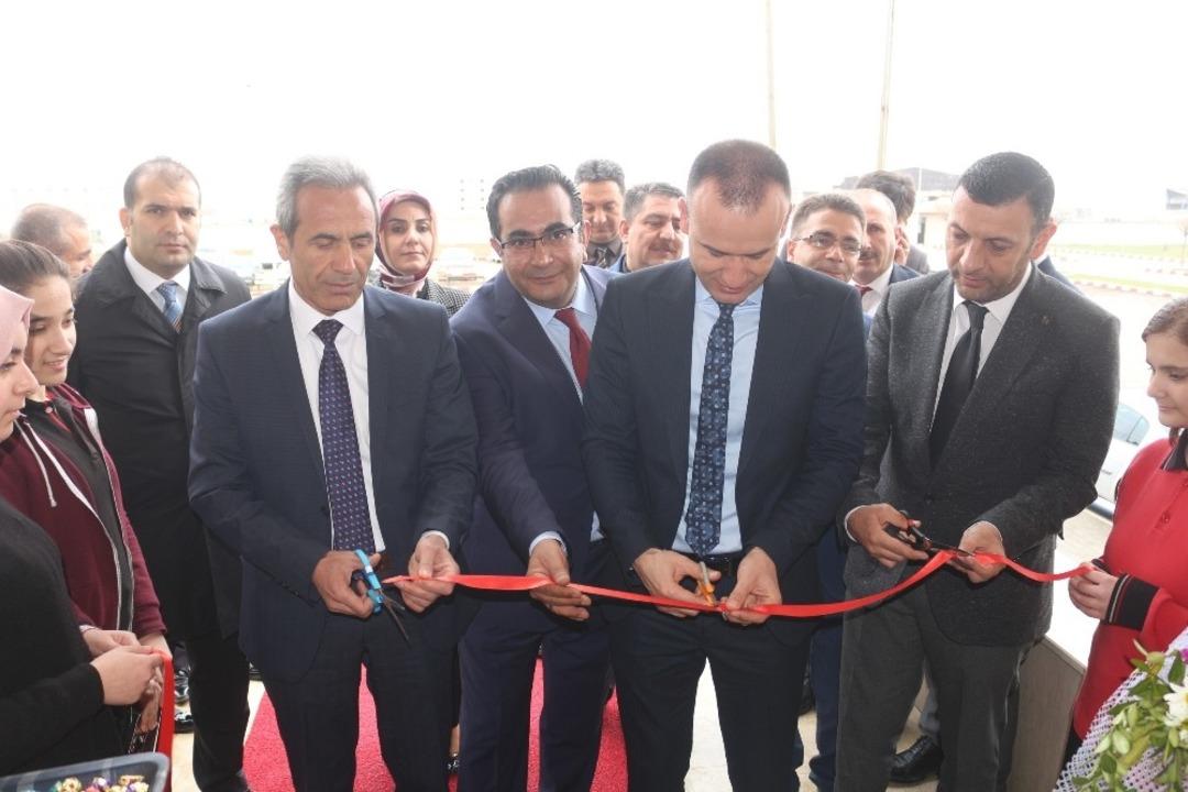 Ağrı&rsquo;da "T&Uuml;BİTAK 4006 Bilim Fuarı" Sergisi a&ccedil;ıldı