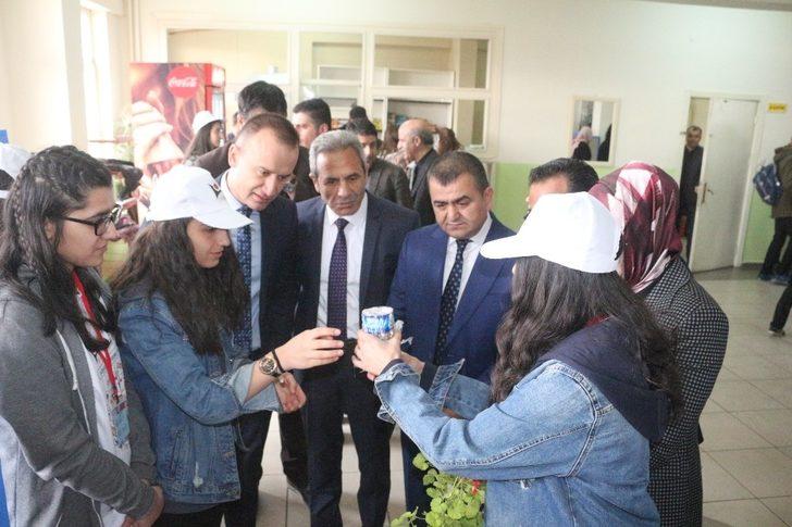 Ağrı’da "TÜBİTAK 4006 Bilim Fuarı" Sergisi açıldı G3