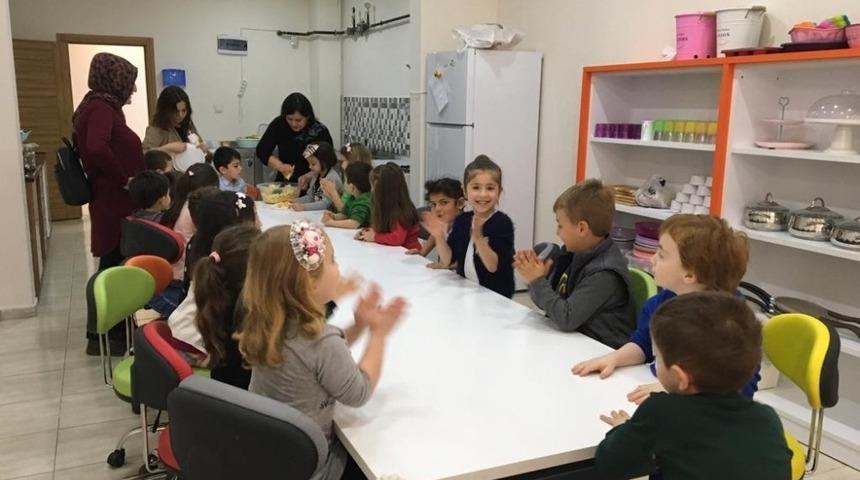 Çocuk kulübü kapılarını minik öğrencilere açtı