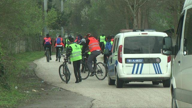 Lise öğrencileri polisler için pedal çevirdi