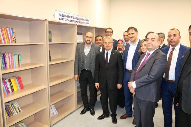 Manisa Şehir Hastanesinde kütüphane açıldı