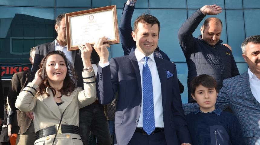 Yeniden Çerkezköy Belediye Başkanı seçilen Akay mazbatasını aldı
