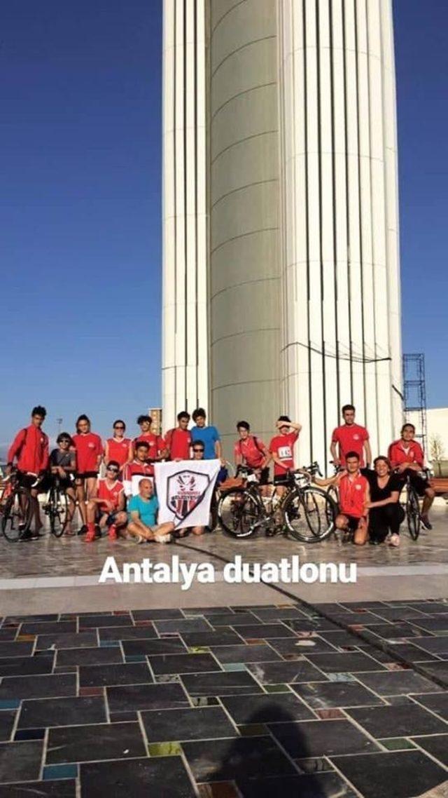 Kuşadası Belediyespor Triatlon takımı 6 kupa kazandı