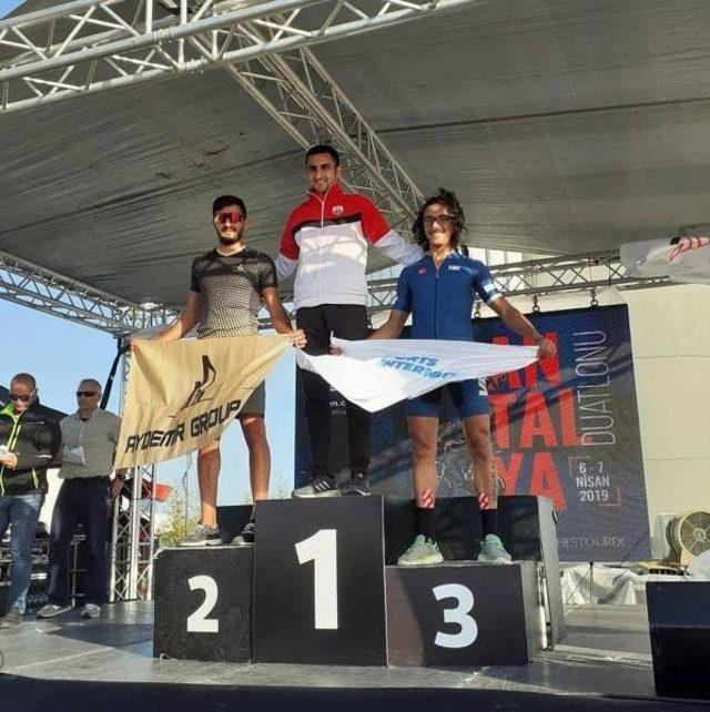 Kuşadası Belediyespor Triatlon takımı 6 kupa kazandı