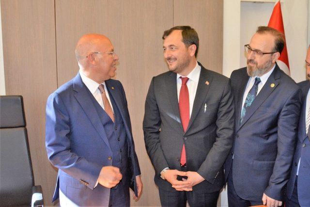 Süleymanpaşa Belediye Başkanı Yüksel görevi törenle devraldı