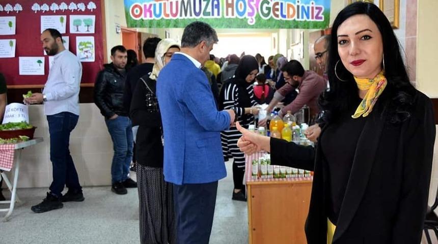 &Ouml;ğretmenler &ouml;ğrencileri i&ccedil;in kermes d&uuml;zenledi