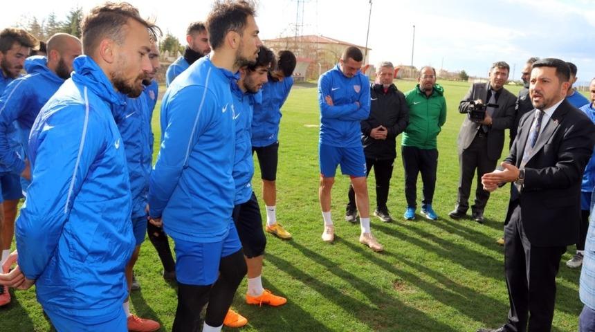 Başkan Arı, Nevşehir Belediyesporlu futbolculara moral verdi
