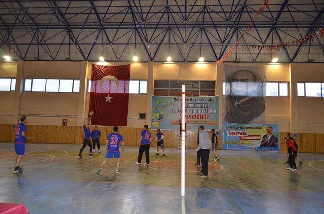 Refahiye Kaymakamlığı Kurumlar Arası Voleybol Bahar Turnuvası başladı