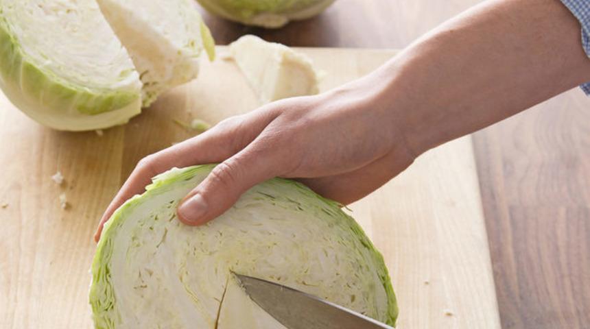 Zahmet istemez: Lahana nasıl kolay bir şekilde parçalanır?