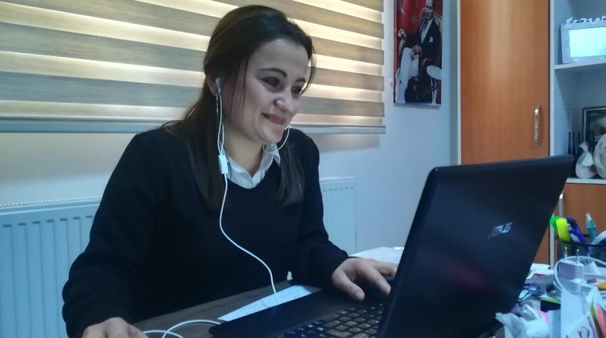 Uzmanlardan cep telefonunu elinden d&uuml;ş&uuml;rmeyen gen&ccedil;lere uyarı