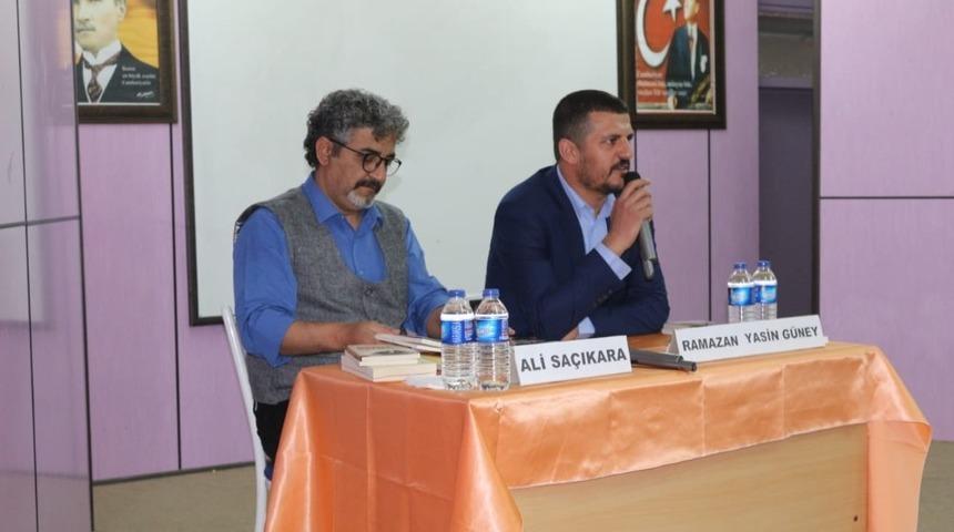 &Ouml;ğrenciler yazarlarla buluştu