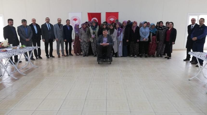 Arıcılık kursuna katılan 37 bayan kursiyer belgelerini aldı