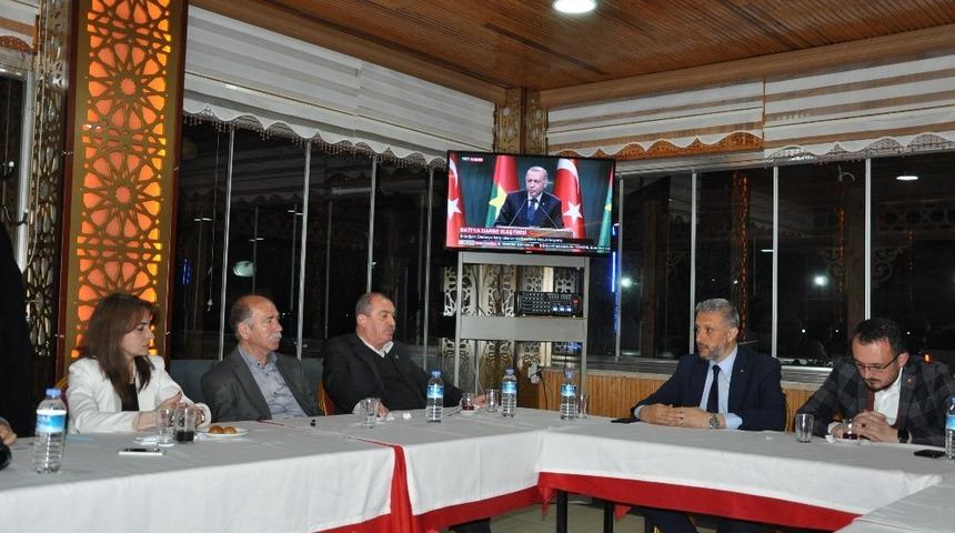 Başkan Adil Bi&ccedil;er: Hizmet i&ccedil;in parti rozetlerimizi &ccedil;ıkardık