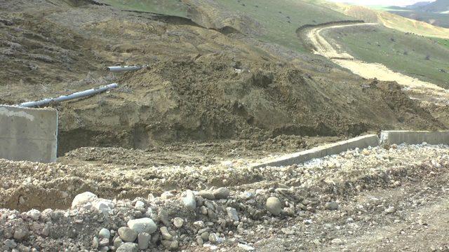 Heyelan, yöre sakinlerini susuz bıraktı