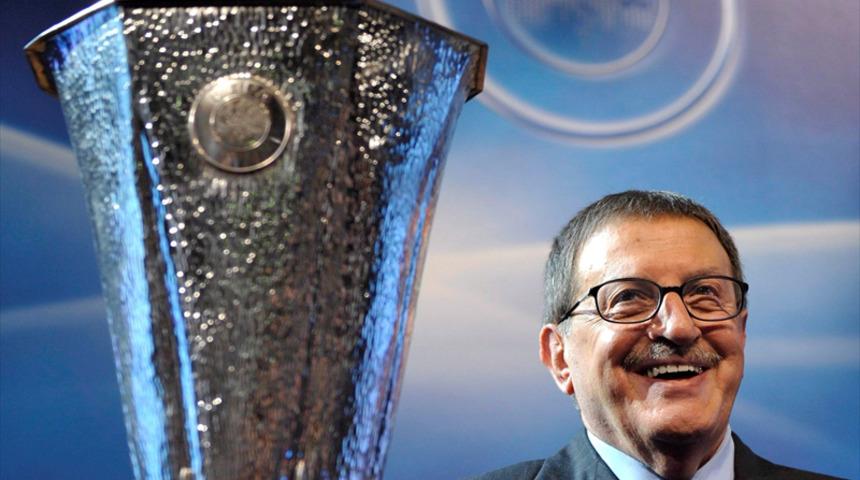 Can Bartu için saygı duruşu ve siyah bant