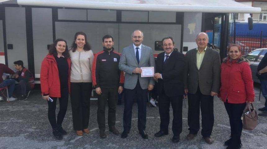 Eskişehir Atat&uuml;rk Lisesi&rsquo;nden &ouml;rnek kan bağışı kampanyası