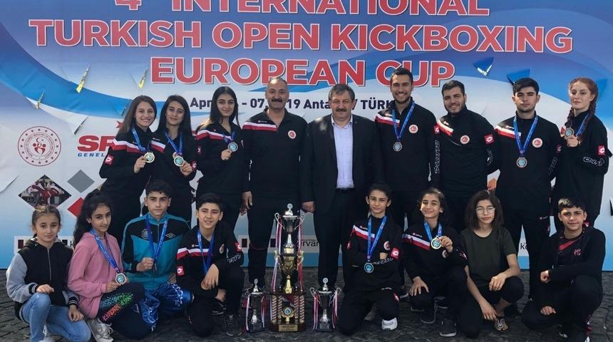 Diyarbakırlı kick boksçulardan madalyalara ambargo