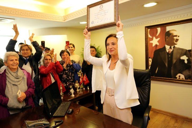 Sengel, mazbatasını alarak ilk kadın başkan oldu G3