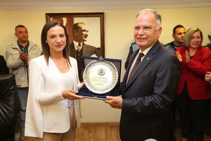 Sengel, mazbatasını alarak ilk kadın başkan oldu G4