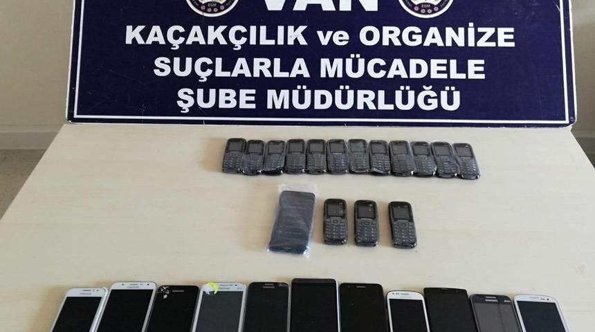 Van’da cep telefonu kaçakçılığı