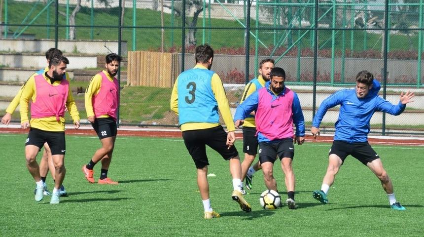 Aliağaspor FK kader ma&ccedil;ına hazırlanıyor