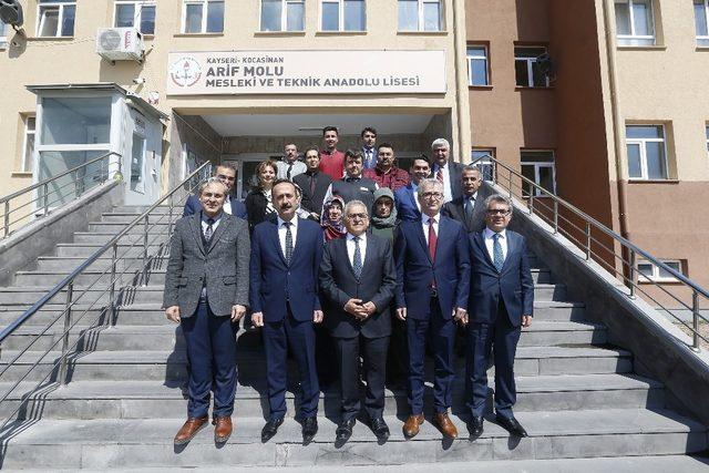 Başkan Büyükkılıç öğrencilerle bir araya geldi