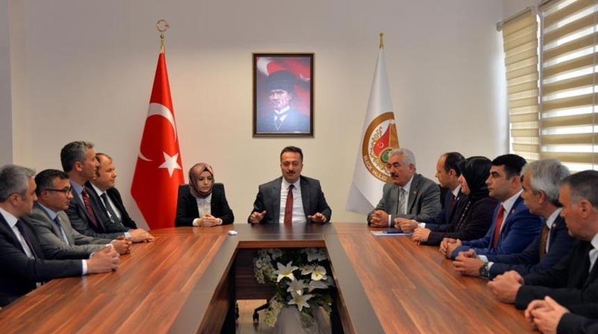 İl Genel Meclis &uuml;yeleri Vali Şent&uuml;rk ile bir araya geldi
