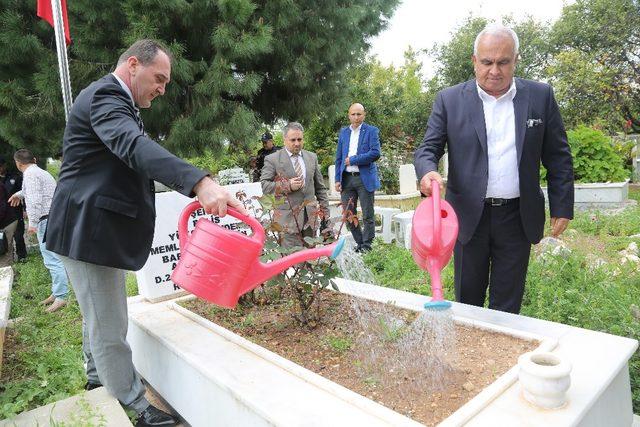 Başkan Tollu şehitliği ziyaret etti