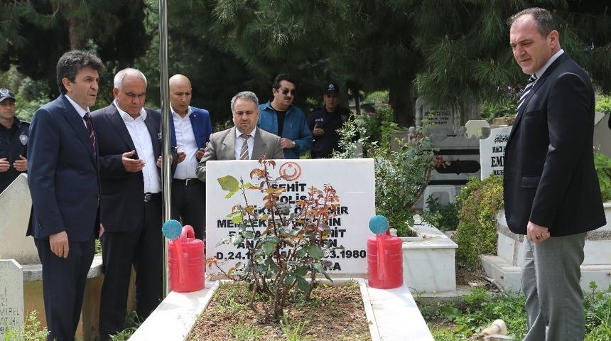 Başkan Tollu şehitliği ziyaret etti