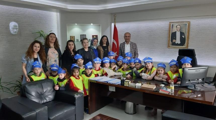 Minikler polisleri ziyaret etti