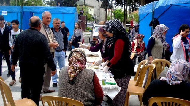 Okul kütüphanesi ve yemekhanesi için kermes