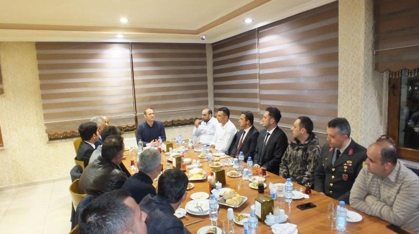 Kaymakam Yalçın, emniyet mensuplarına yemek verdi