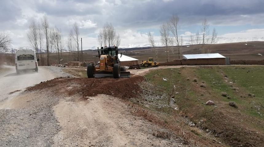 Başkan Tanış çalışmalara başladı